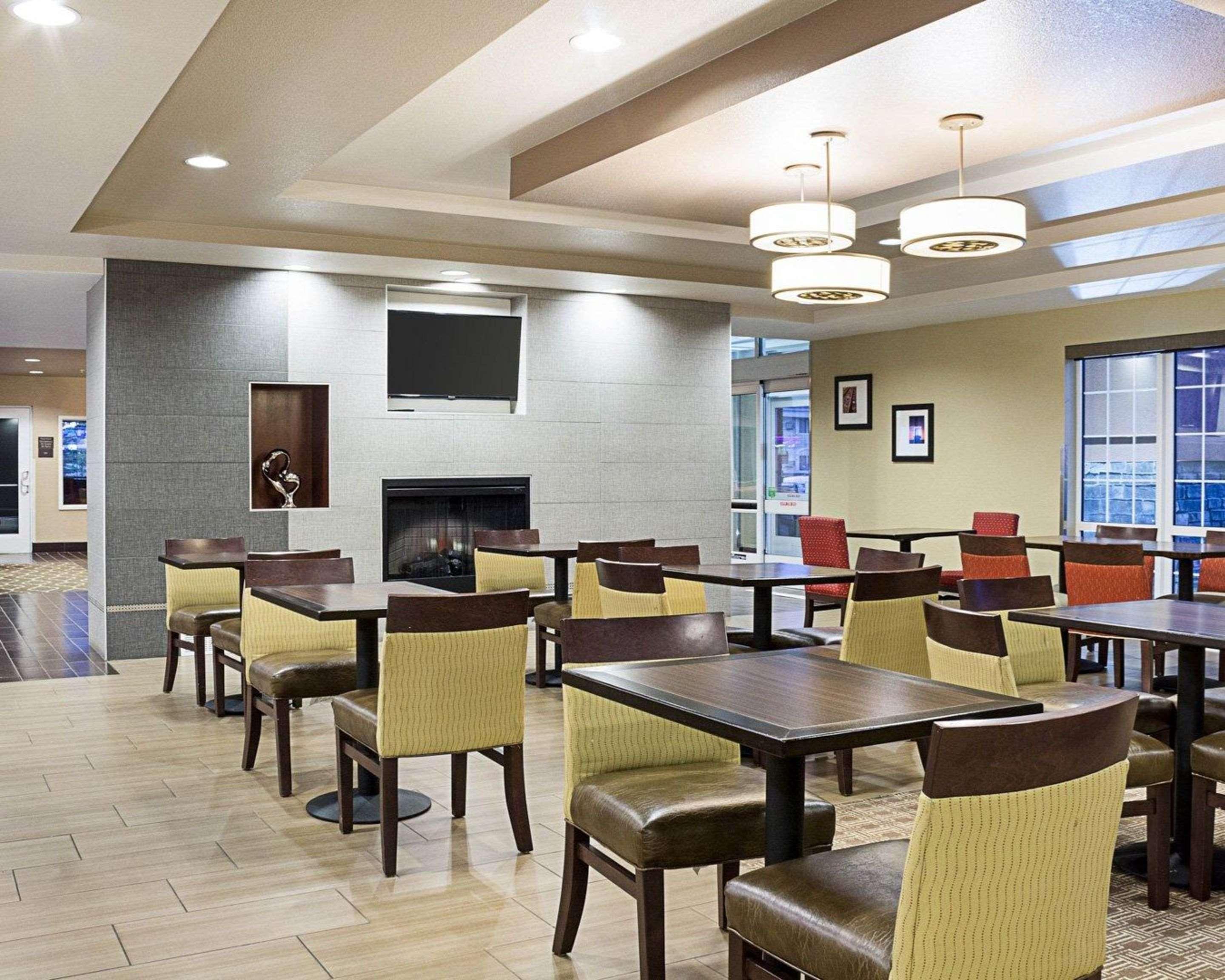 Comfort Suites Minot Exterior foto