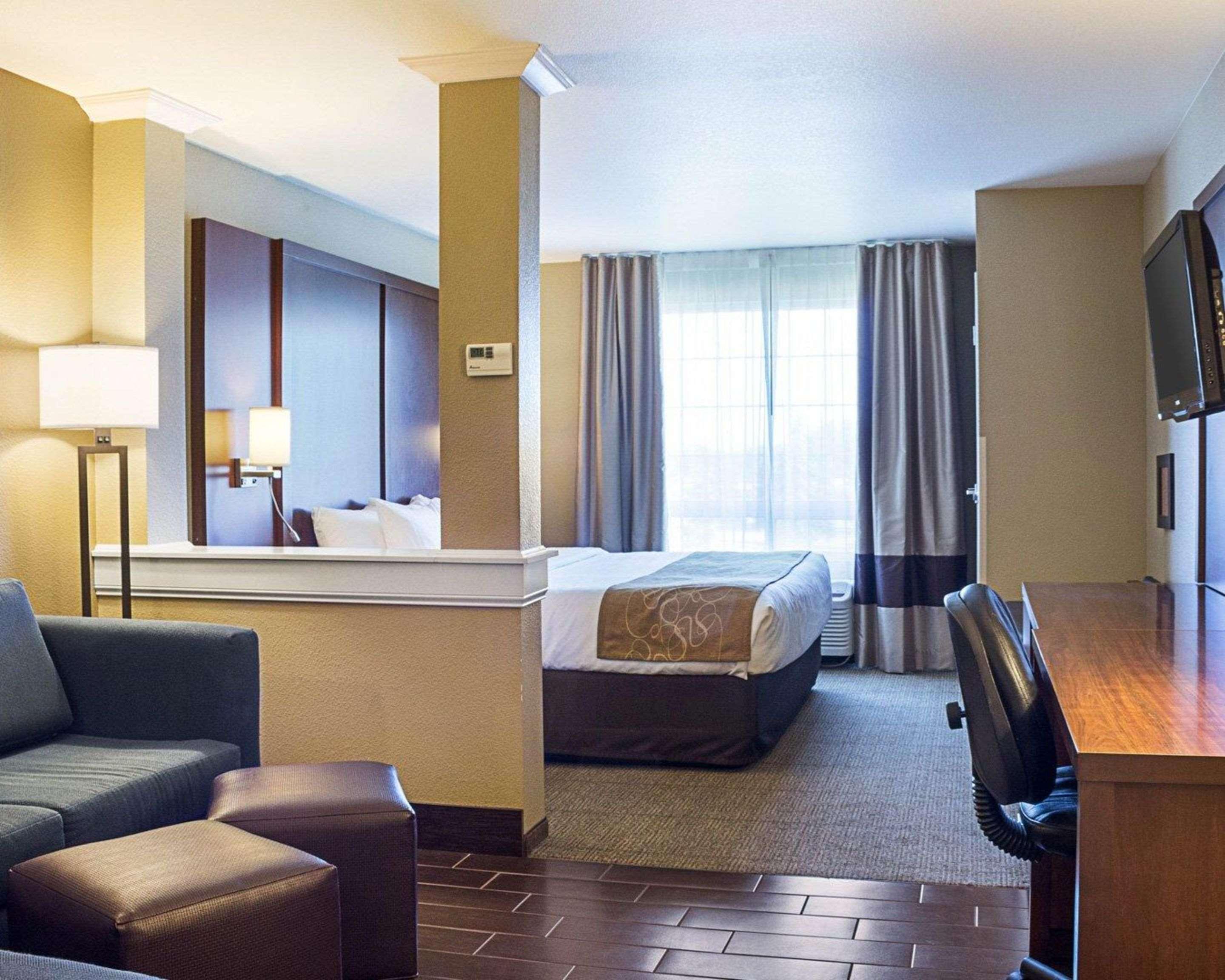 Comfort Suites Minot Exterior foto