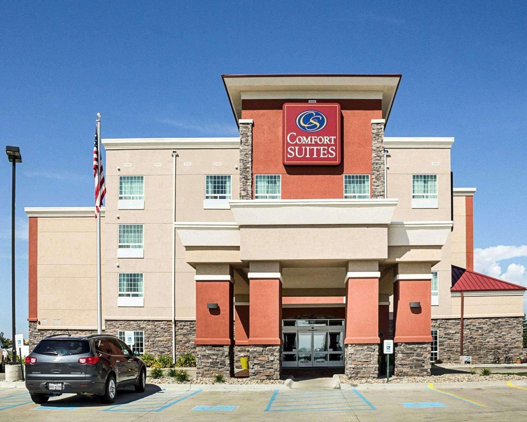 Comfort Suites Minot Exterior foto