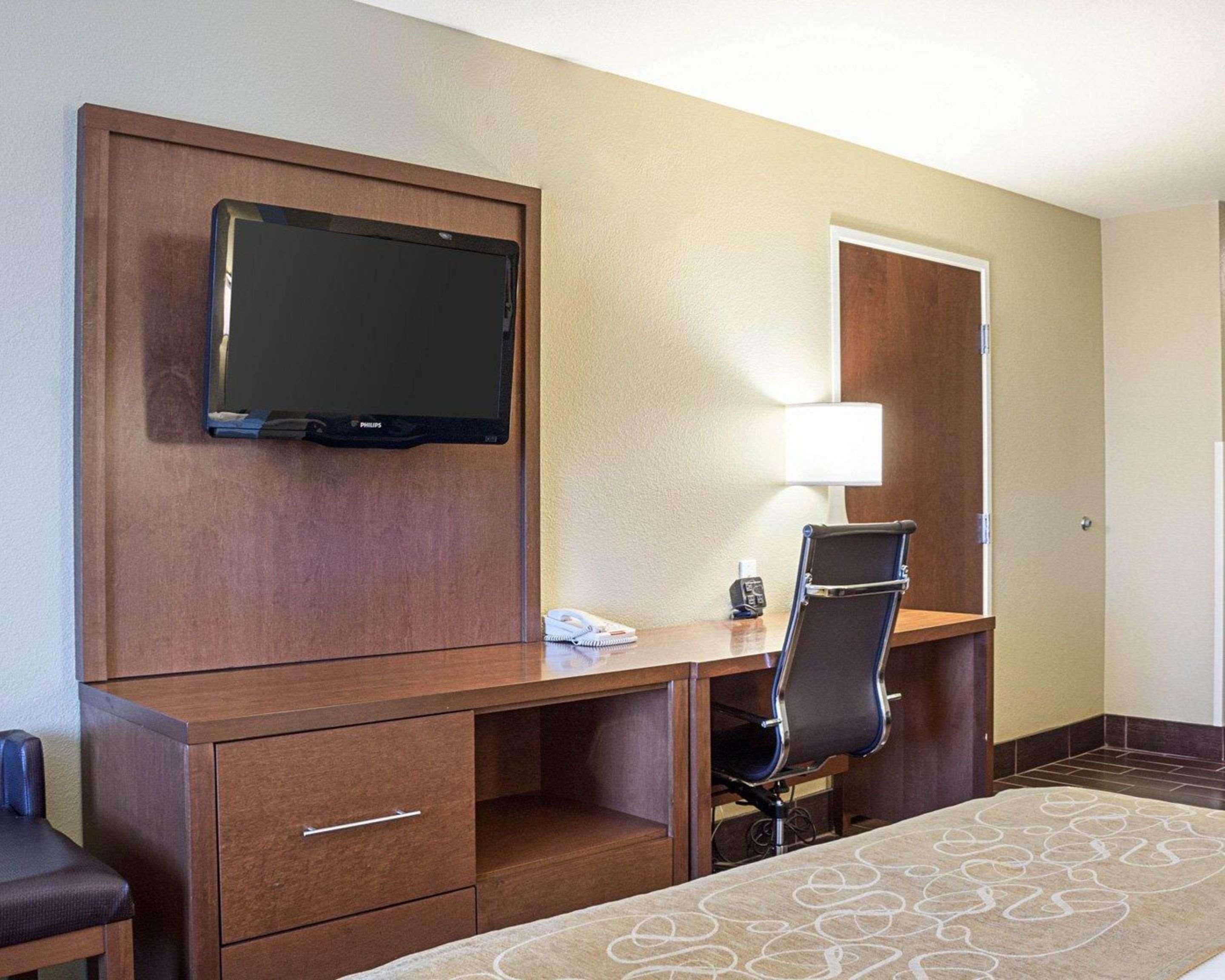 Comfort Suites Minot Exterior foto