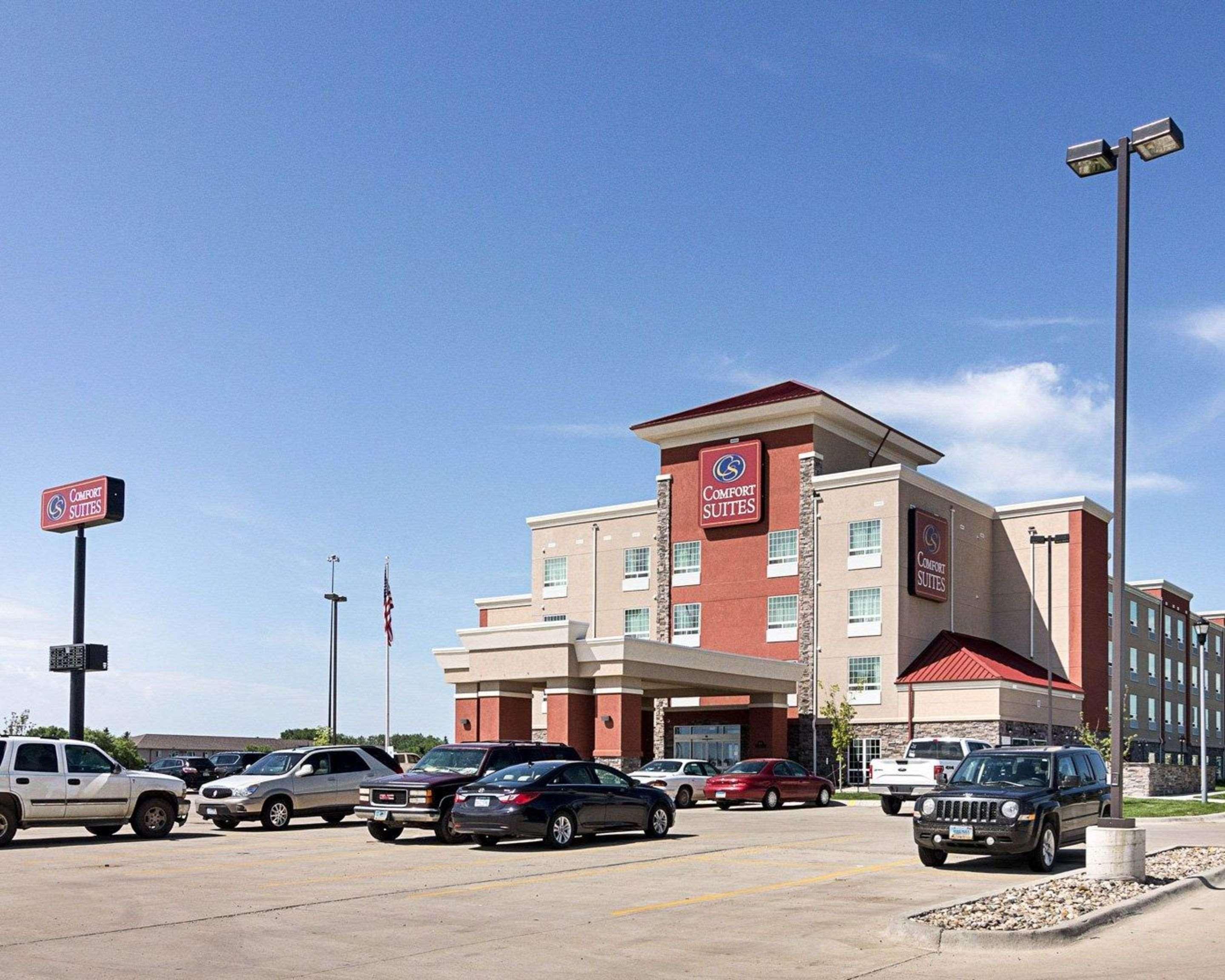 Comfort Suites Minot Exterior foto