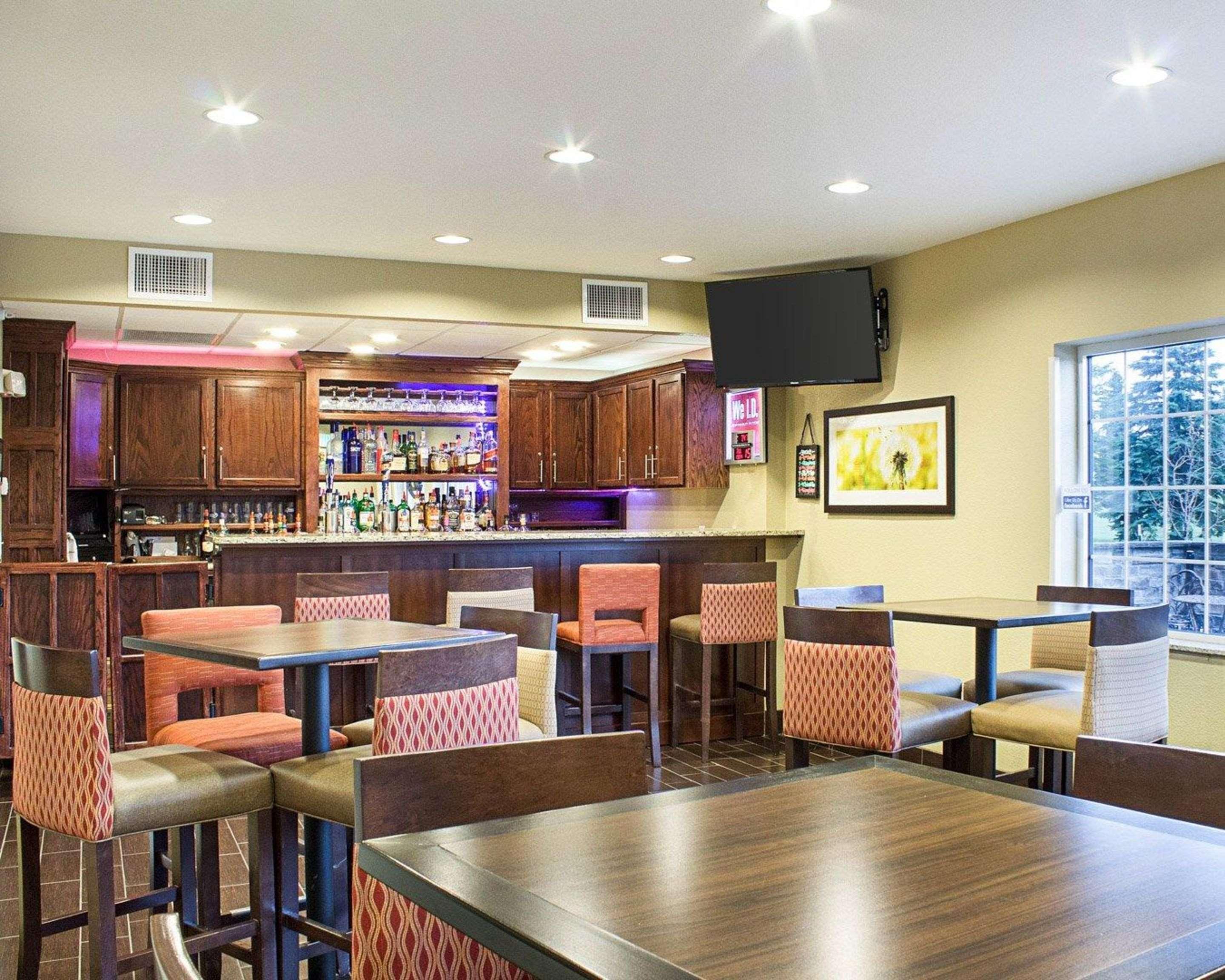 Comfort Suites Minot Exterior foto