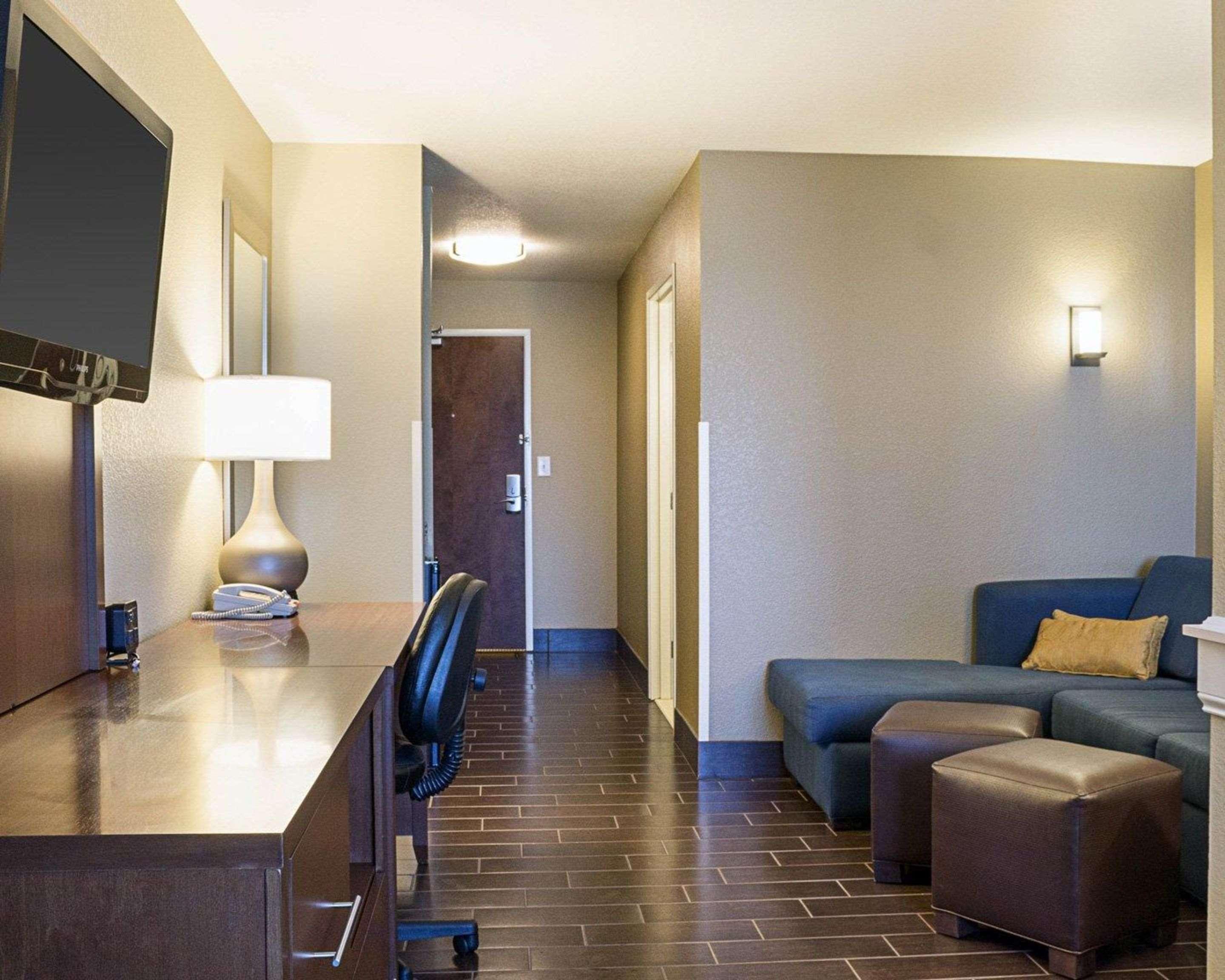Comfort Suites Minot Exterior foto