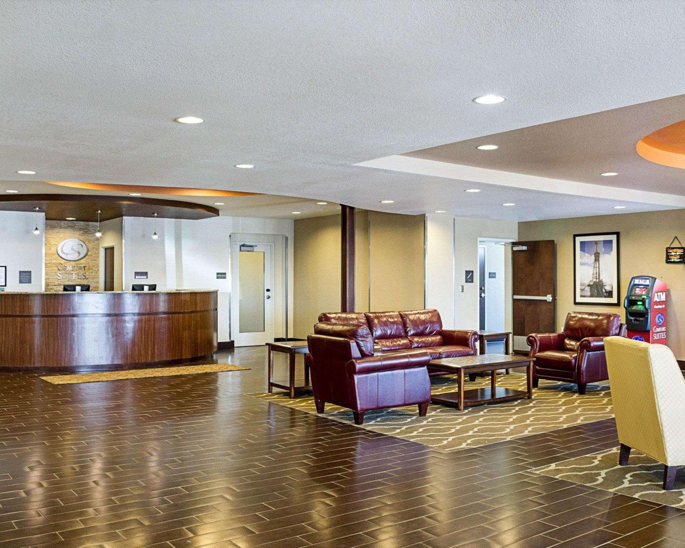 Comfort Suites Minot Exterior foto