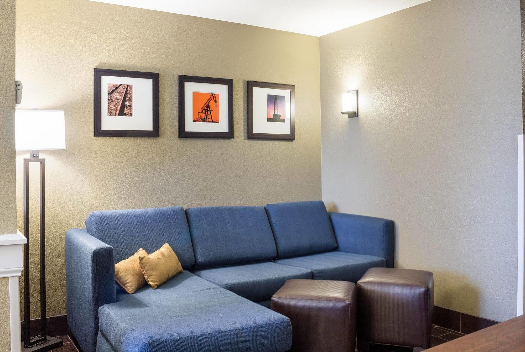 Comfort Suites Minot Exterior foto