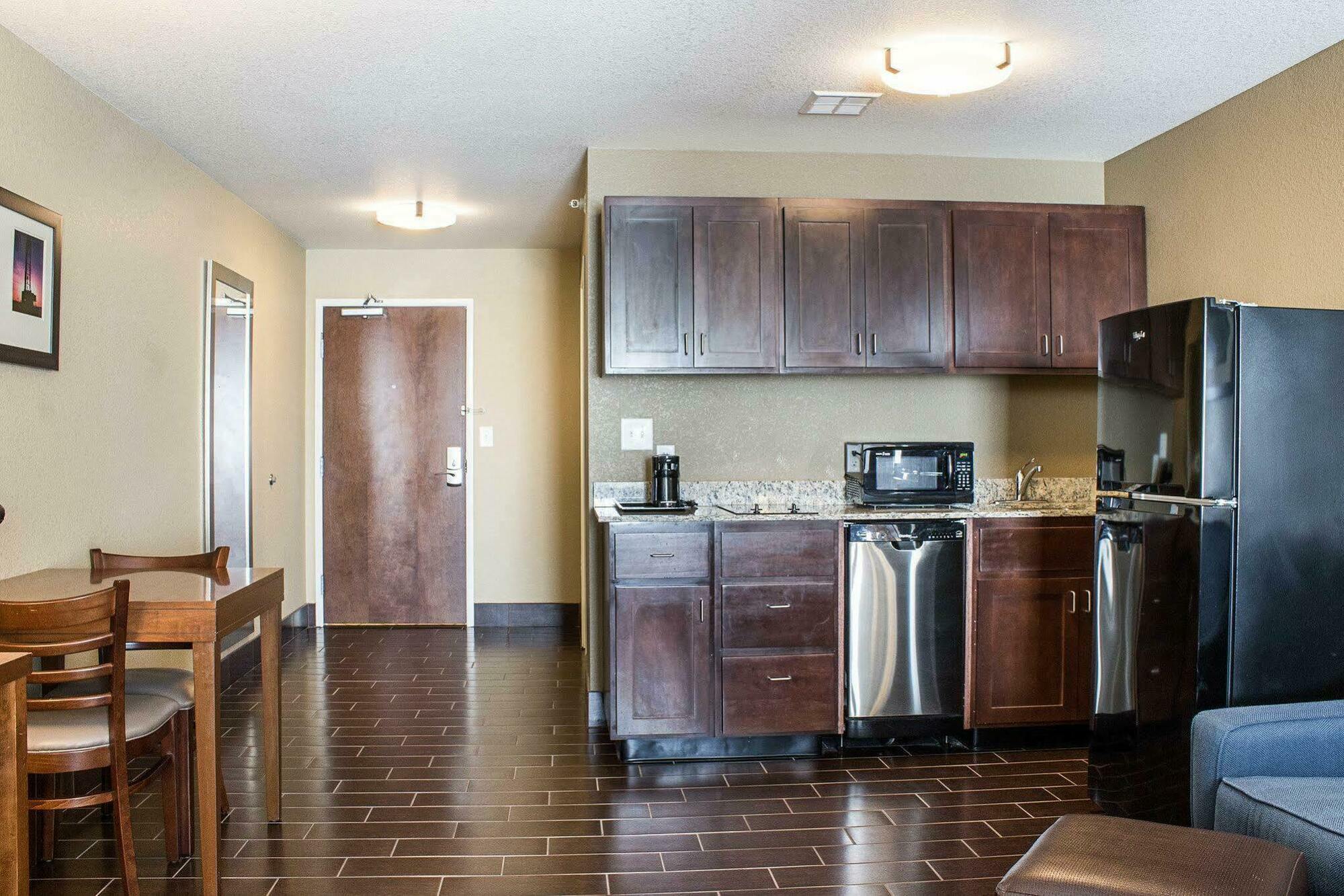 Comfort Suites Minot Exterior foto